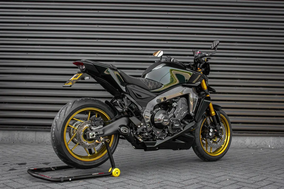 Tour OPS 119PK 2024 /3.164KM /NIEUWSTAAT / COMPLETE DOCUMENTATIE /CUSTOM SC EXHAUST /DIRECT RIJDEN/ FULL BLACK