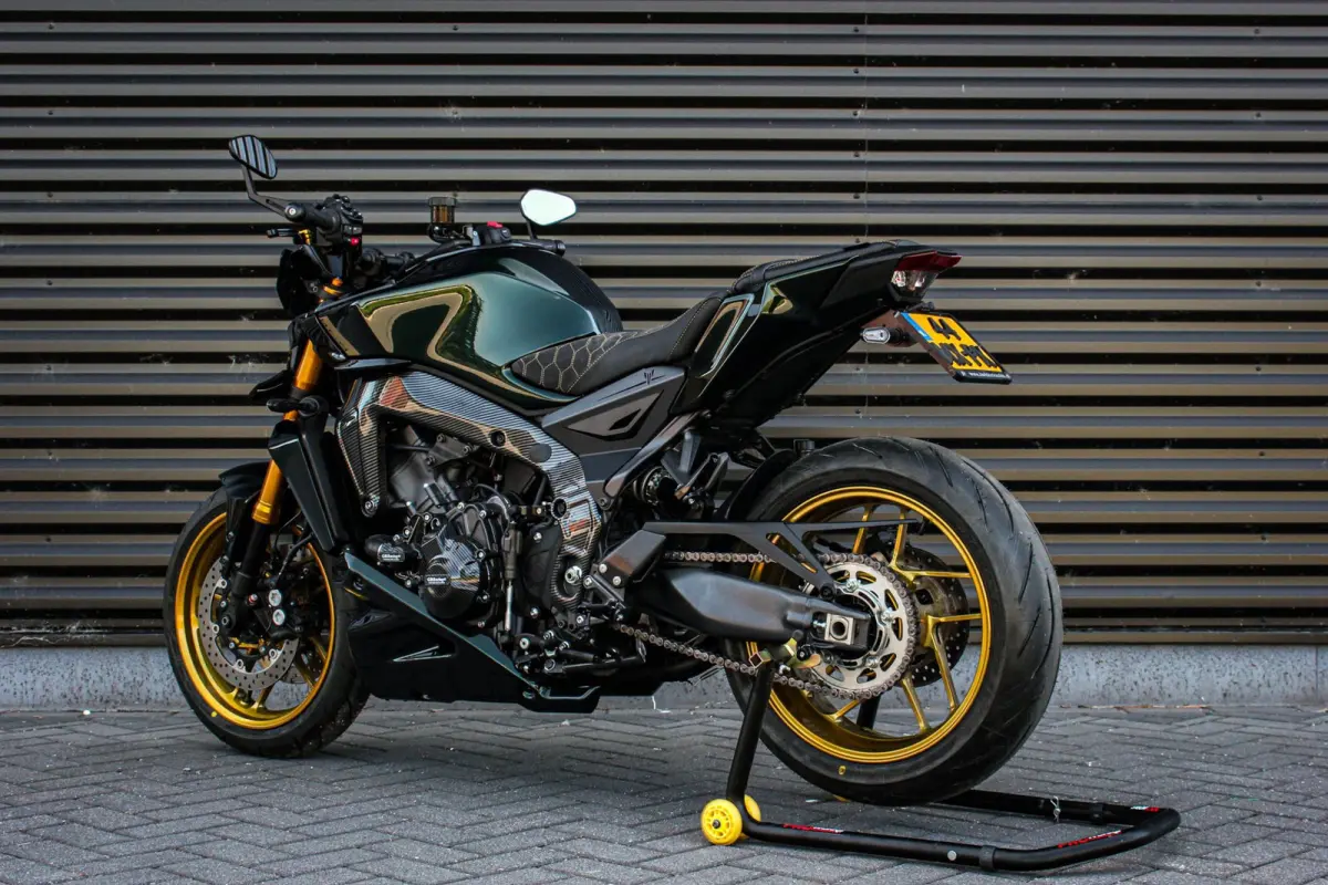 Tour OPS 119PK 2024 /3.164KM /NIEUWSTAAT / COMPLETE DOCUMENTATIE /CUSTOM SC EXHAUST /DIRECT RIJDEN/ FULL BLACK