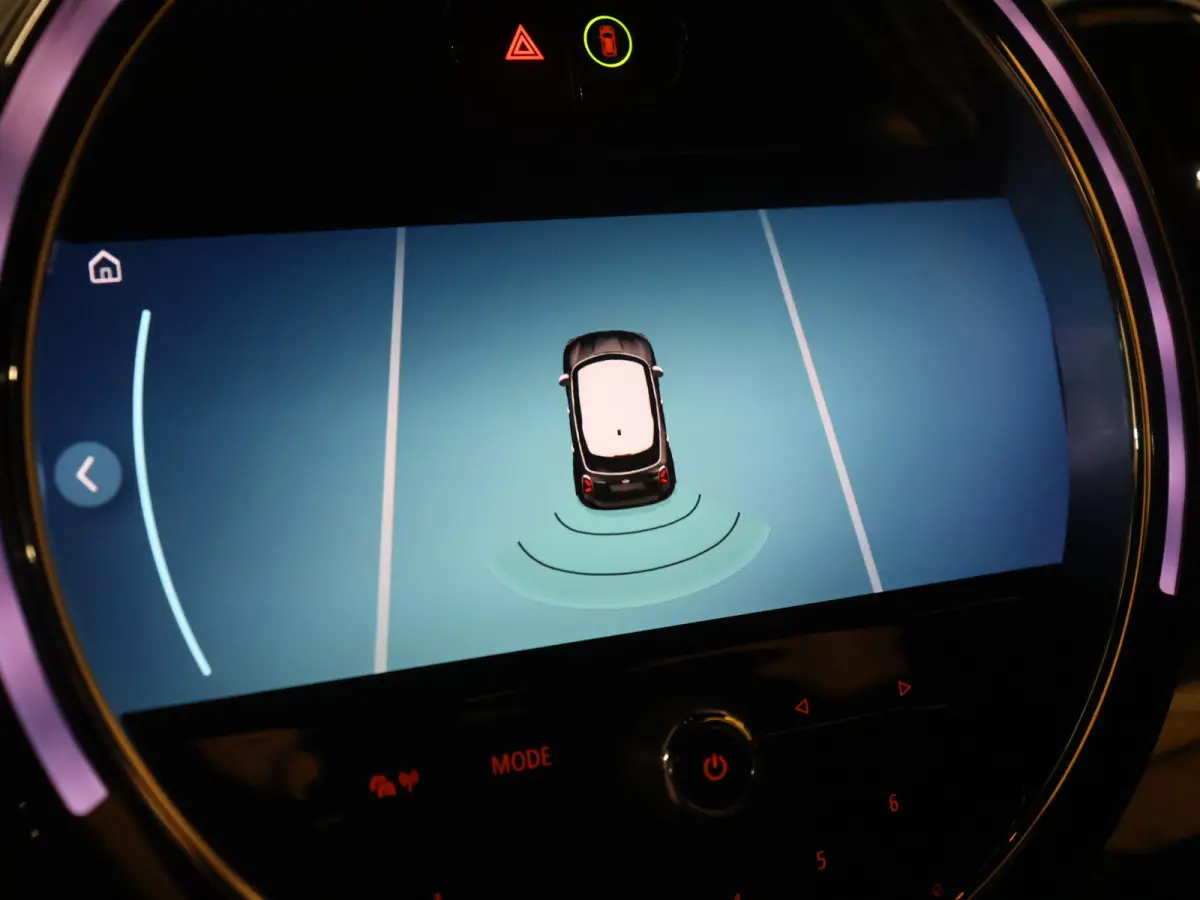 1.5 Cooper Business Sport Edition [APPLE CARPLAY, STOELVERWARMING, CRUISE CONTROL, PDC ACHTER, LED, AUTOMAAT, ANDROID, MULTIFUNCTIONEEL STUURWIEL, BLUETOOTH, NAVIGATIE, NIEUWSTAAT]