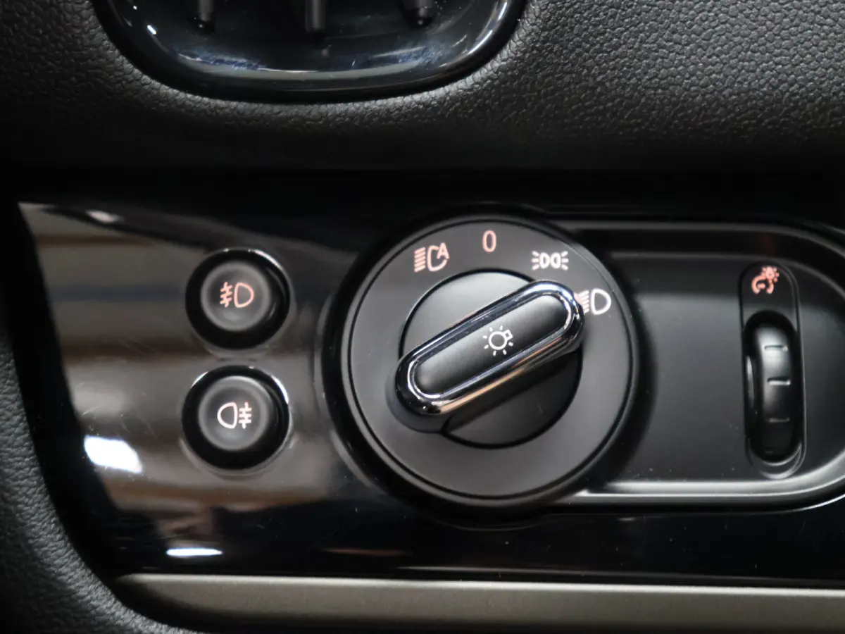 1.5 Cooper Business Sport Edition [APPLE CARPLAY, STOELVERWARMING, CRUISE CONTROL, PDC ACHTER, LED, AUTOMAAT, ANDROID, MULTIFUNCTIONEEL STUURWIEL, BLUETOOTH, NAVIGATIE, NIEUWSTAAT]