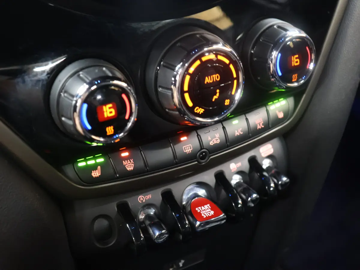 1.5 Cooper Business Sport Edition [APPLE CARPLAY, STOELVERWARMING, CRUISE CONTROL, PDC ACHTER, LED, AUTOMAAT, ANDROID, MULTIFUNCTIONEEL STUURWIEL, BLUETOOTH, NAVIGATIE, NIEUWSTAAT]