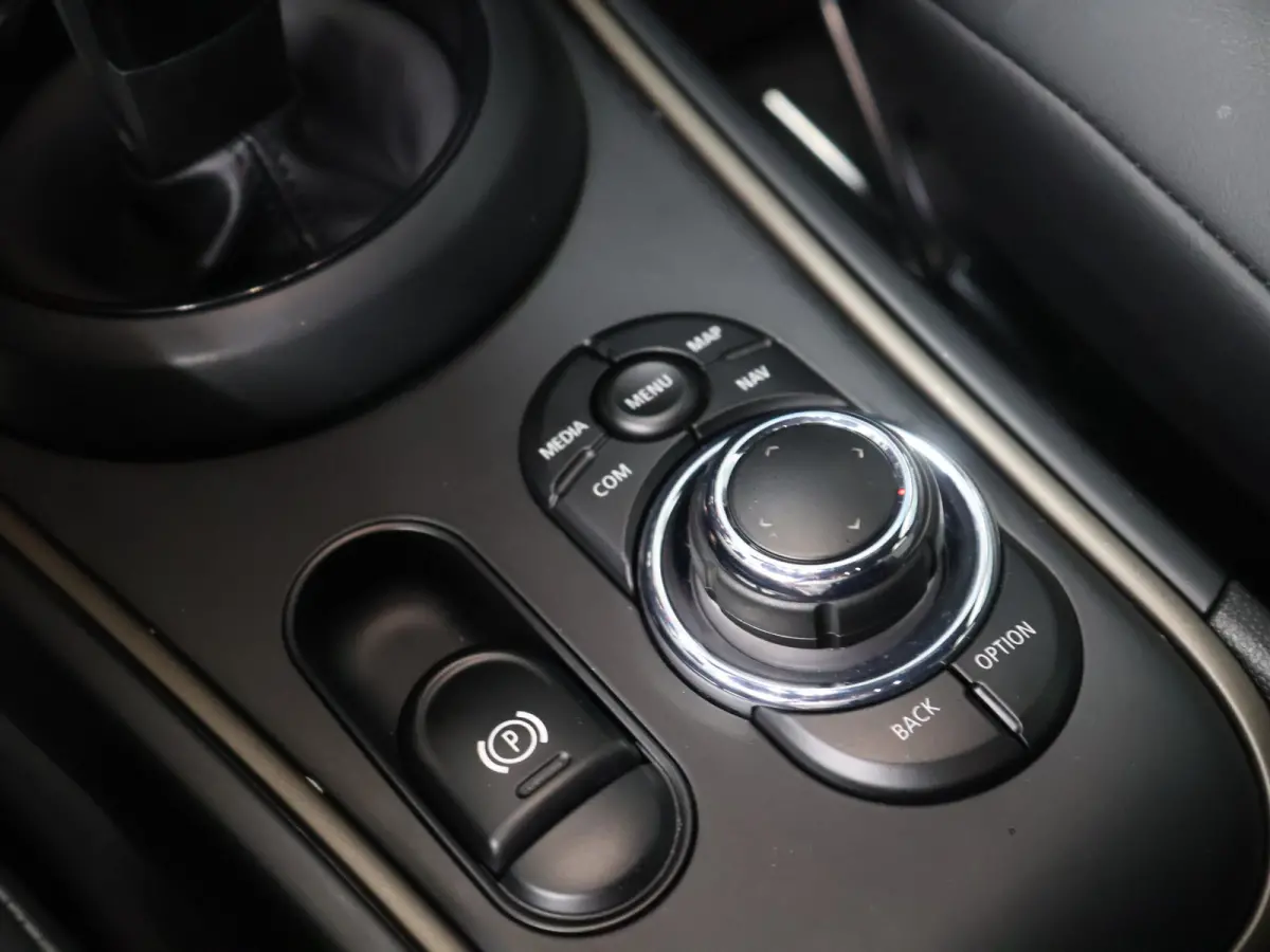 1.5 Cooper Business Sport Edition [APPLE CARPLAY, STOELVERWARMING, CRUISE CONTROL, PDC ACHTER, LED, AUTOMAAT, ANDROID, MULTIFUNCTIONEEL STUURWIEL, BLUETOOTH, NAVIGATIE, NIEUWSTAAT]