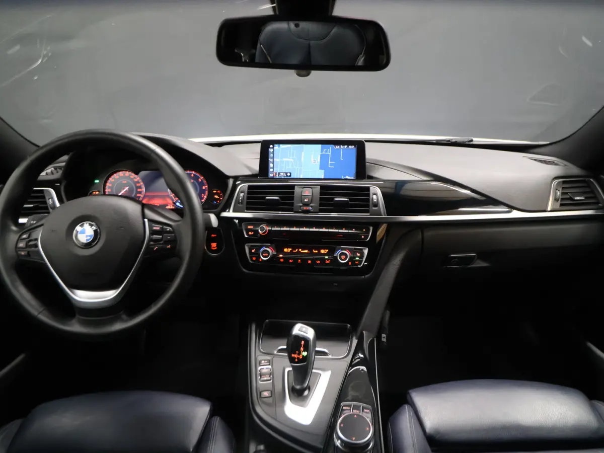 418i High Executive [GROOT NAVIGATIE, STOELVERWARMING, VOL LEDER, CRUISE CONTROL, LED, BLUETOOOTH, DIGITAL DASH, ELEKTRISCHE ACHTERKLEP, NIEUWSTAAT]