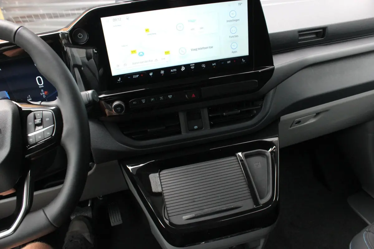 Cust. 320 L2H1 Sport 71 kWh DC DUBBEL CABINE / JB-EDITON / CAMERA / 370KM RANGE / APPLE CARPLAY DRIVERS-PACK /FULL