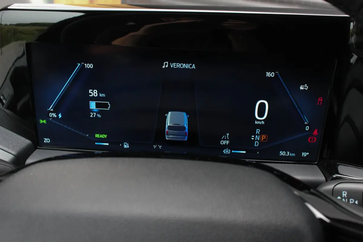 Cust. 320 L2H1 Sport 71 kWh DC DUBBEL CABINE / JB-EDITON / CAMERA / 370KM RANGE / APPLE CARPLAY DRIVERS-PACK /FULL