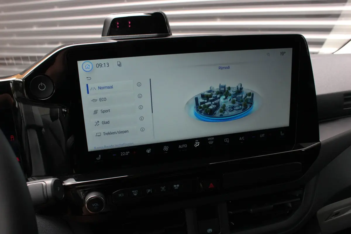 Cust. 320 L2H1 Sport 71 kWh DC DUBBEL CABINE / JB-EDITON / CAMERA / 370KM RANGE / APPLE CARPLAY DRIVERS-PACK /FULL