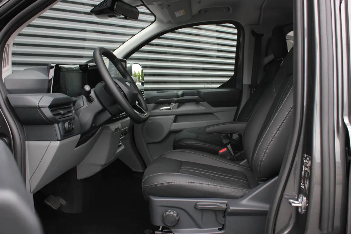 Cust. 320 L2H1 Sport 71 kWh DC DUBBEL CABINE / JB-EDITON / CAMERA / 370KM RANGE / APPLE CARPLAY DRIVERS-PACK /FULL