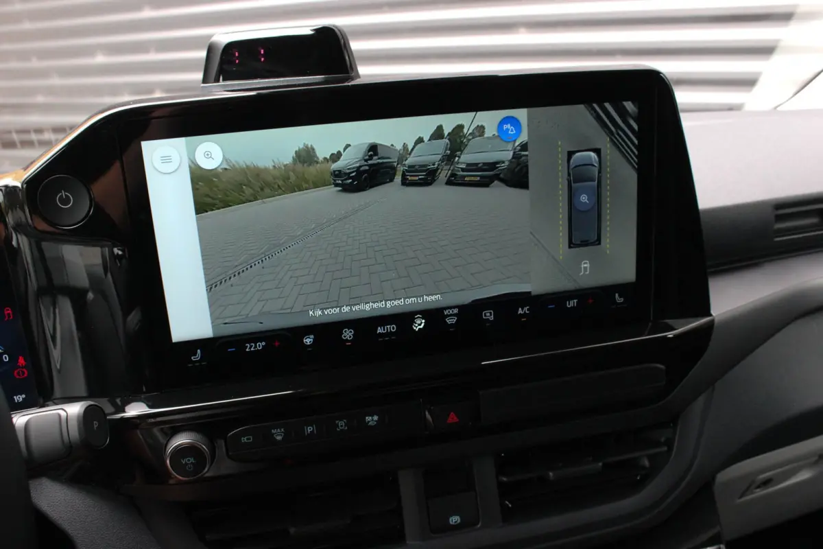 Cust. 320 L2H1 Sport 71 kWh DC DUBBEL CABINE / JB-EDITON / CAMERA / 370KM RANGE / APPLE CARPLAY DRIVERS-PACK /FULL