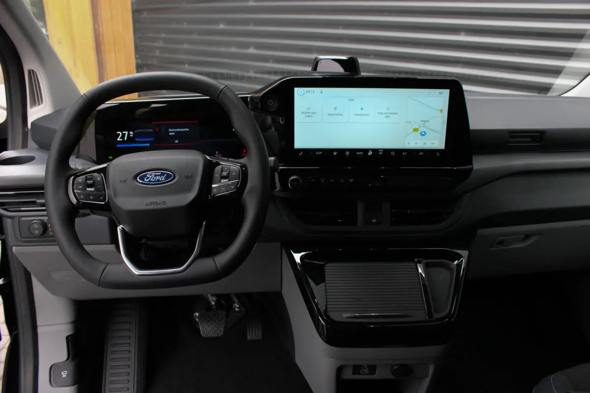 Cust. 320 L2H1 Sport 71 kWh DC DUBBEL CABINE / JB-EDITON / CAMERA / 370KM RANGE / APPLE CARPLAY DRIVERS-PACK /FULL
