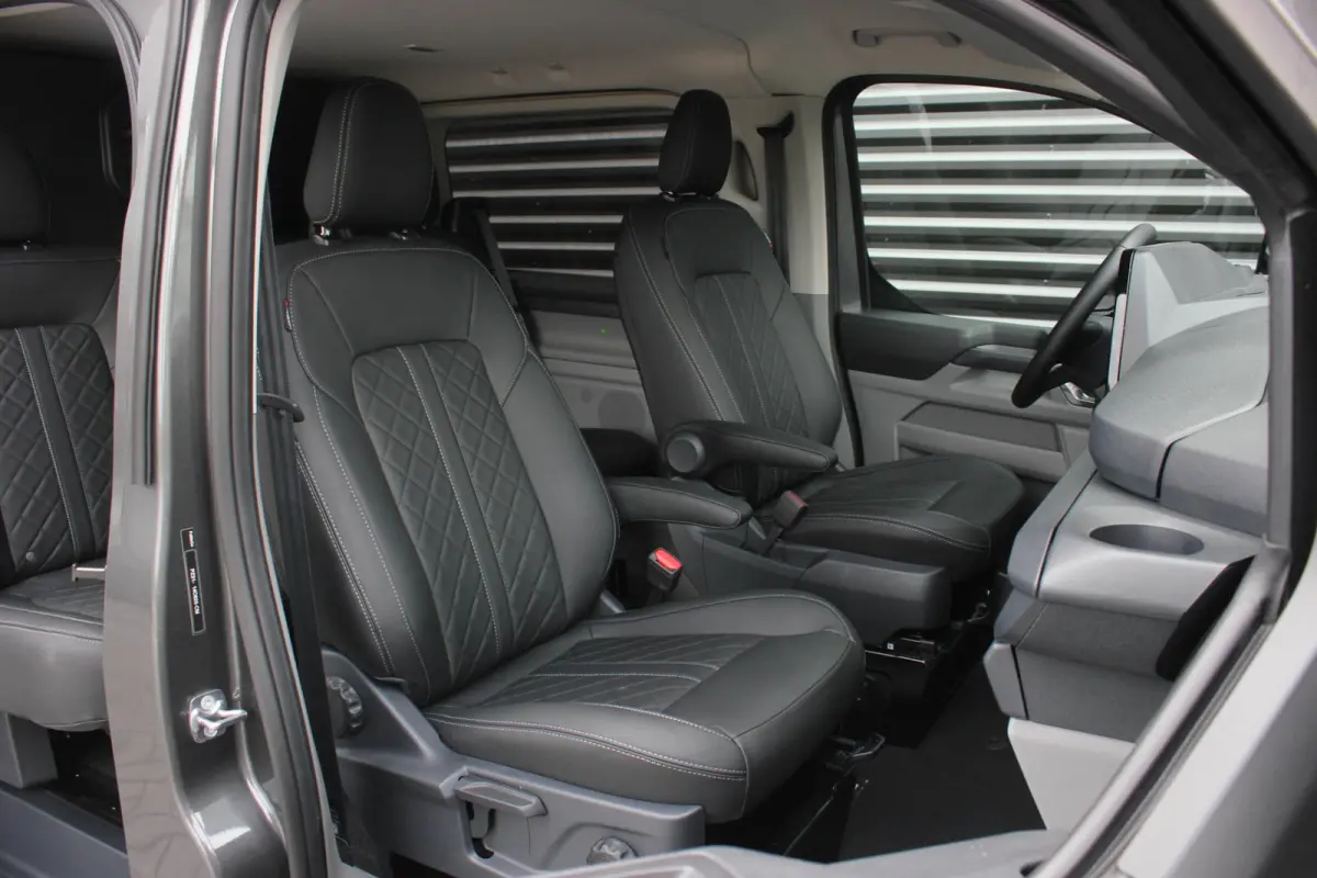 Cust. 320 L2H1 Sport 71 kWh DC DUBBEL CABINE / JB-EDITON / CAMERA / 370KM RANGE / APPLE CARPLAY DRIVERS-PACK /FULL