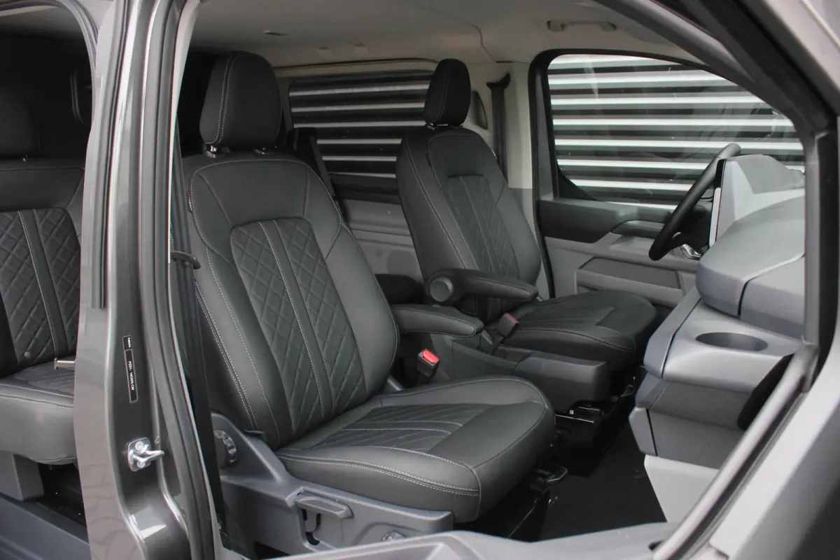 Cust. 320 L2H1 Sport 71 kWh DC DUBBEL CABINE / JB-EDITON / CAMERA / 370KM RANGE / APPLE CARPLAY DRIVERS-PACK /FULL