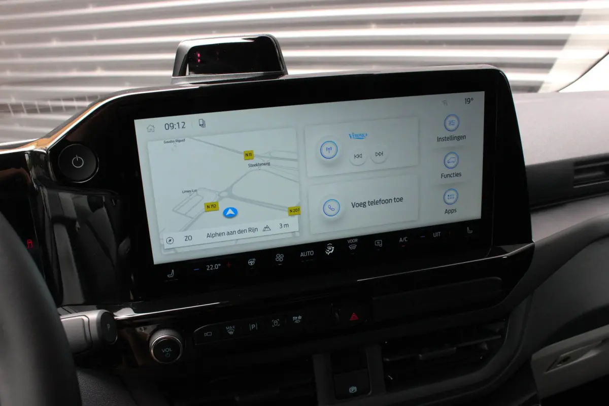 Cust. 320 L2H1 Sport 71 kWh DC DUBBEL CABINE / JB-EDITON / CAMERA / 370KM RANGE / APPLE CARPLAY DRIVERS-PACK /FULL