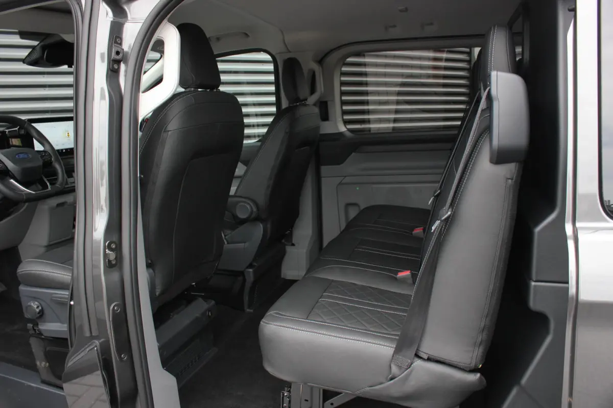 Cust. 320 L2H1 Sport 71 kWh DC DUBBEL CABINE / JB-EDITON / CAMERA / 370KM RANGE / APPLE CARPLAY DRIVERS-PACK /FULL