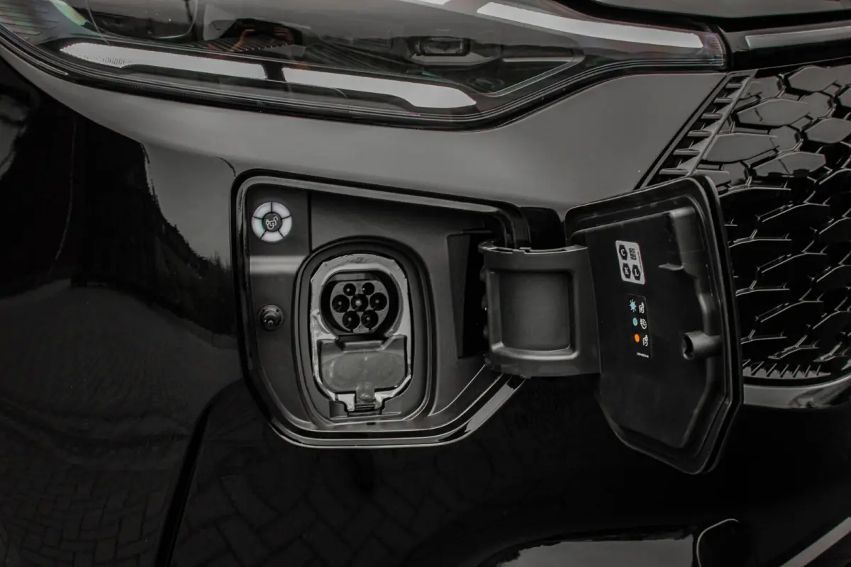 Cust. 320 L2H1 Sport 71 kWh DC DUBBEL CABINE / JB-EDITON / CAMERA / 370KM RANGE / APPLE CARPLAY DRIVERS-PACK /FULL