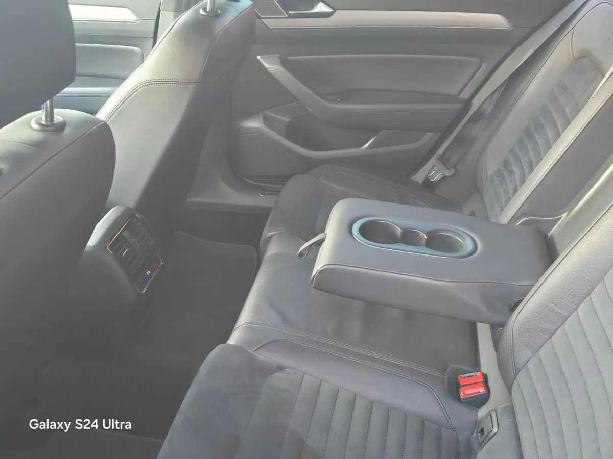 2.0 TDI Highline Business R / Aut / Acc / 150 PK / Lane Assist / Camera / Elek Pakket / Xenon / Pdc / 18