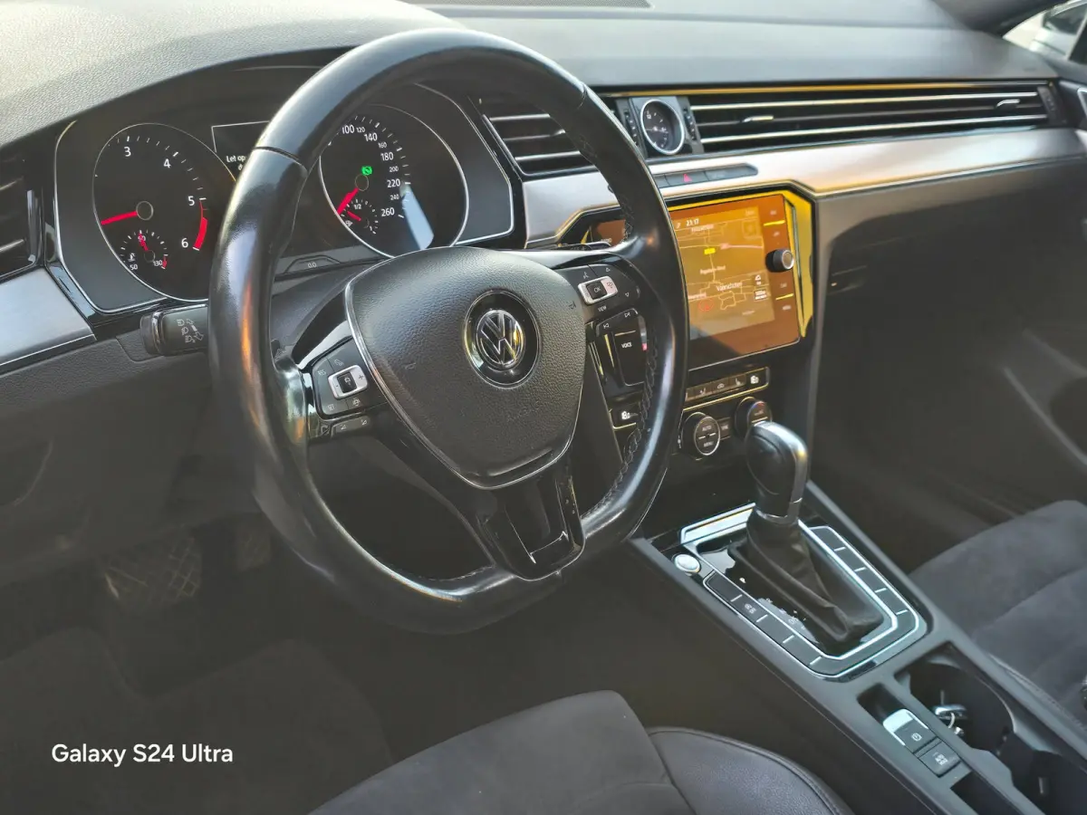 2.0 TDI Highline Business R / Aut / Acc / 150 PK / Lane Assist / Camera / Elek Pakket / Xenon / Pdc / 18