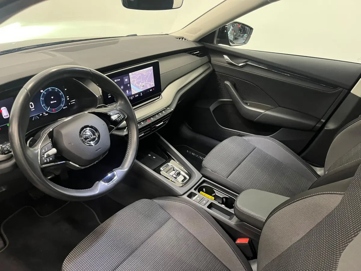 1.0 e-TSI Business Edition Trekhaak Airco ECC Navi Wireless Carplay PDC VA Full LED Virtual Cockpit Cruise Control