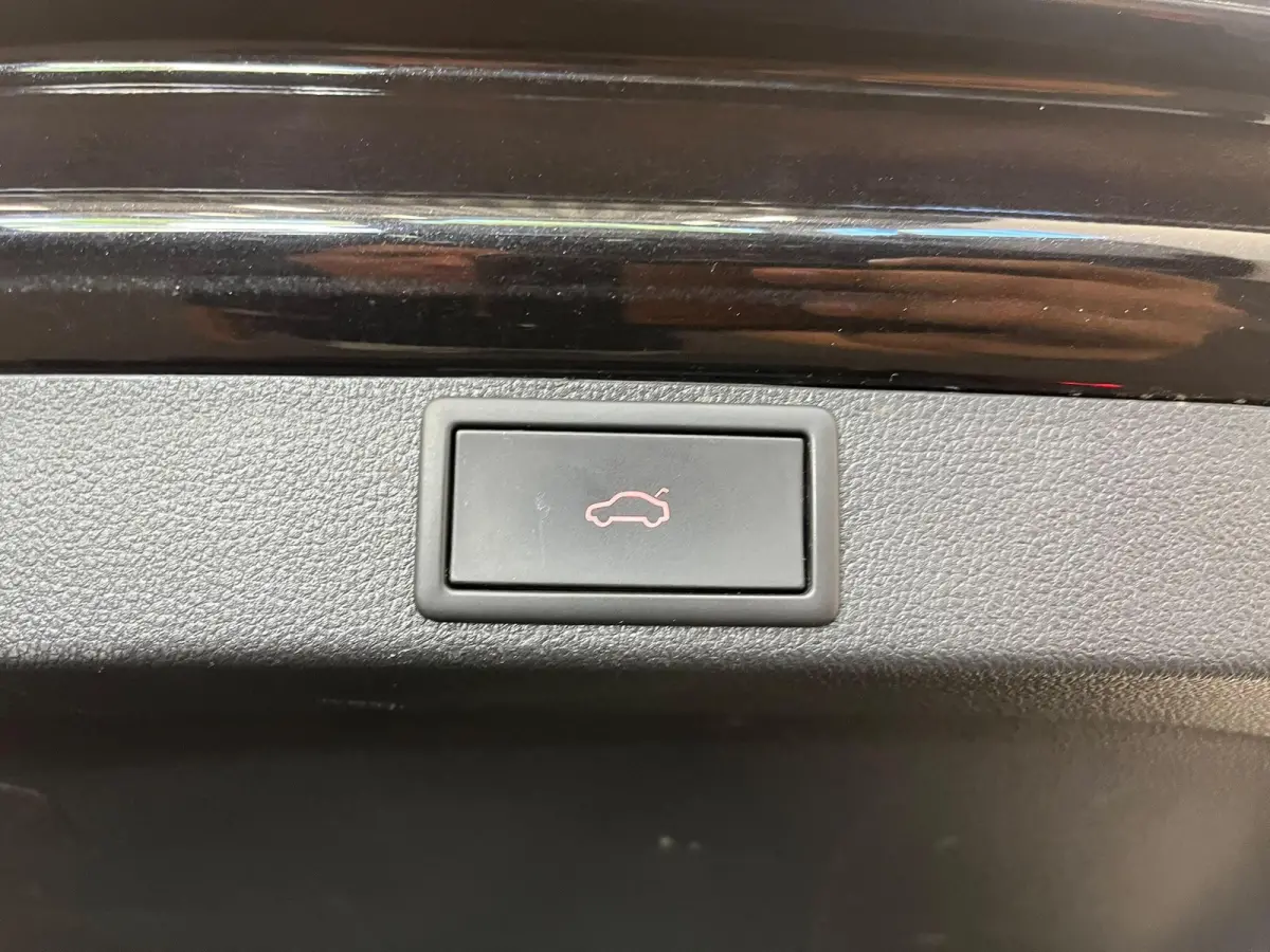 1.0 e-TSI Business Edition Trekhaak Airco ECC Navi Wireless Carplay PDC VA Full LED Virtual Cockpit Cruise Control
