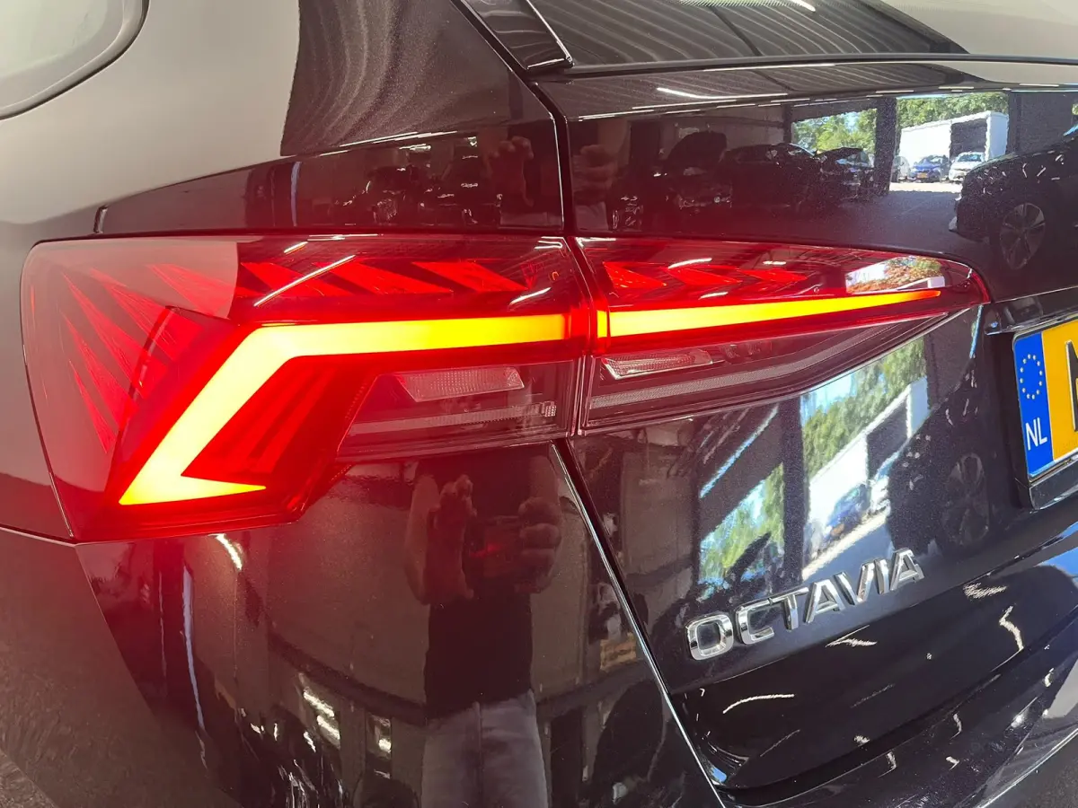 1.0 e-TSI Business Edition Trekhaak Airco ECC Navi Wireless Carplay PDC VA Full LED Virtual Cockpit Cruise Control