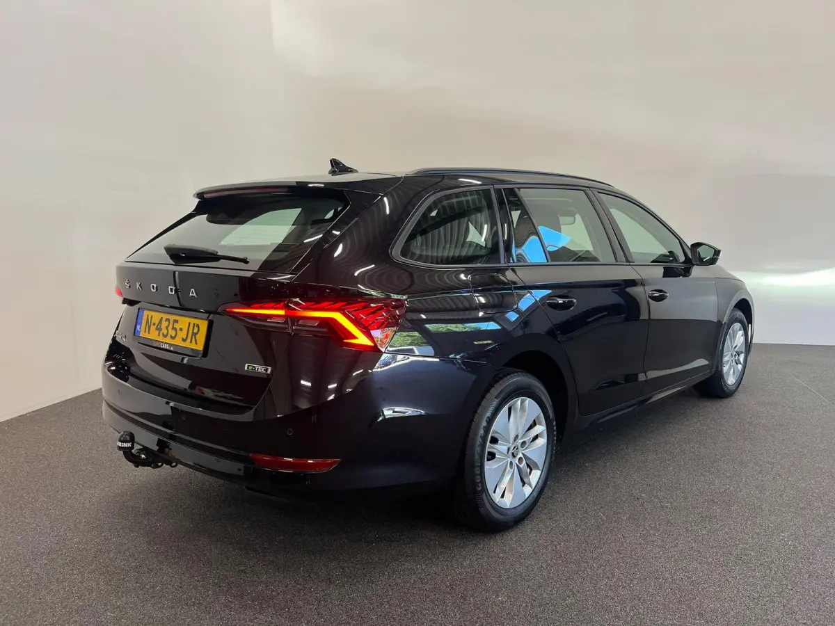 1.0 e-TSI Business Edition Trekhaak Airco ECC Navi Wireless Carplay PDC VA Full LED Virtual Cockpit Cruise Control