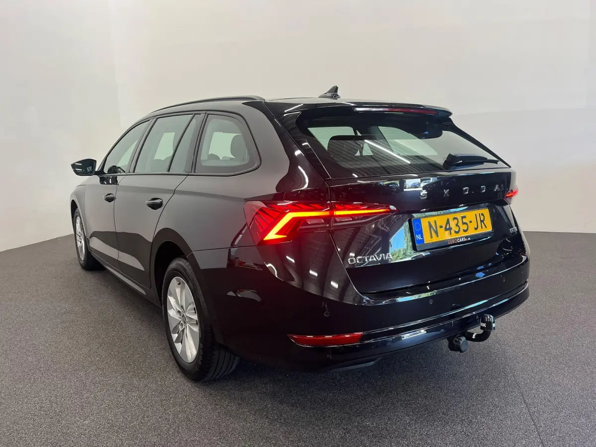 1.0 e-TSI Business Edition Trekhaak Airco ECC Navi Wireless Carplay PDC VA Full LED Virtual Cockpit Cruise Control
