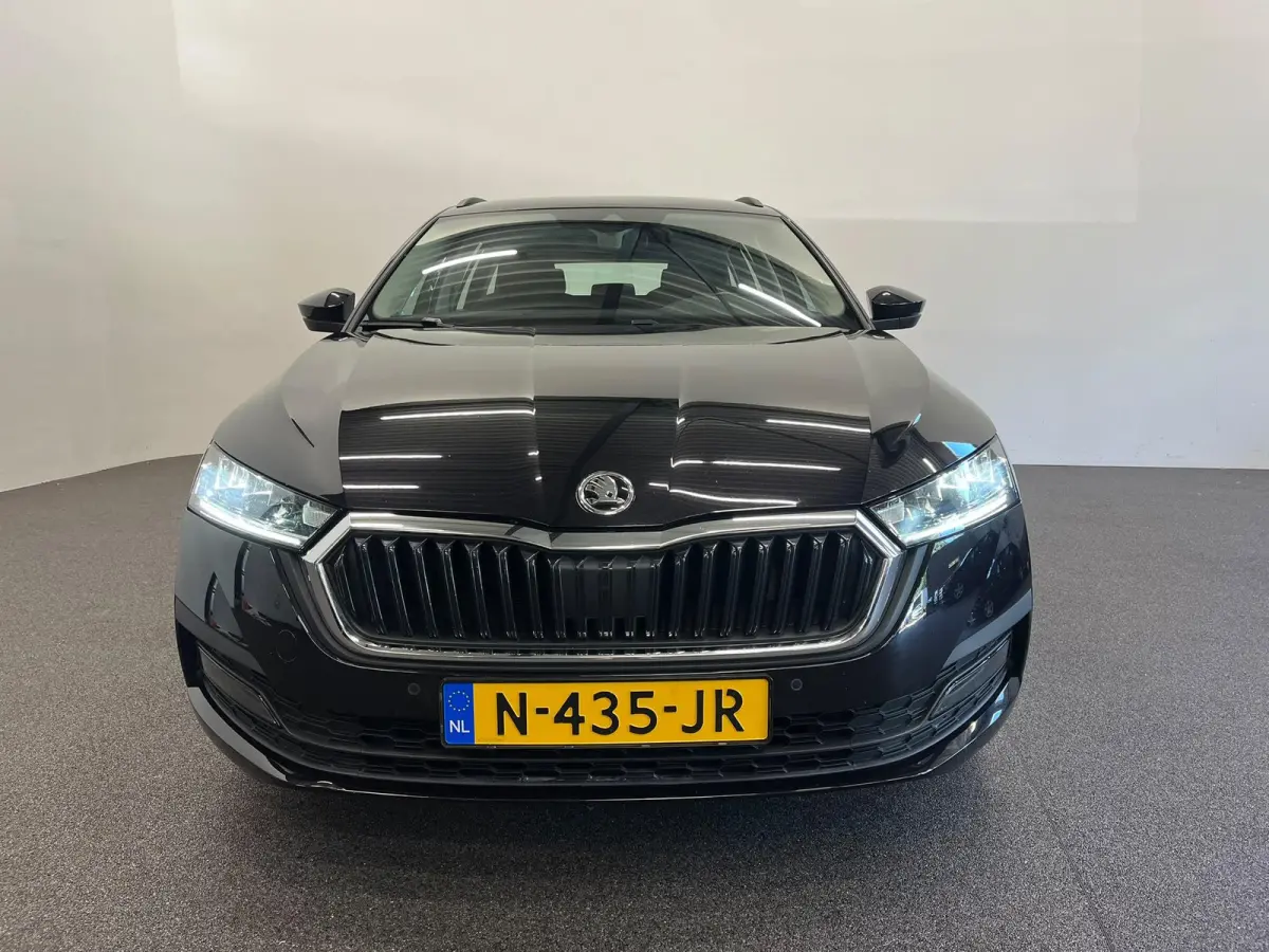 1.0 e-TSI Business Edition Trekhaak Airco ECC Navi Wireless Carplay PDC VA Full LED Virtual Cockpit Cruise Control