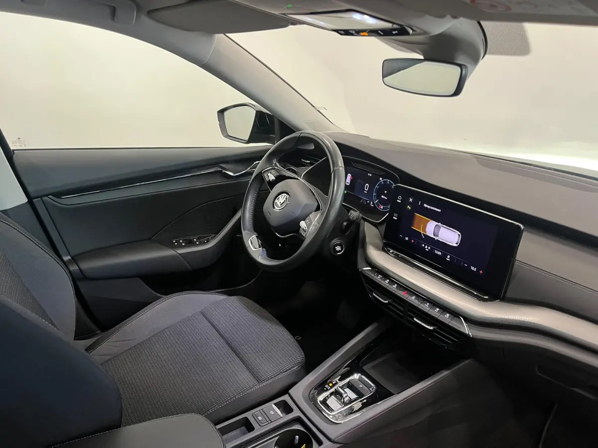 1.0 e-TSI Business Edition Trekhaak Airco ECC Navi Wireless Carplay PDC VA Full LED Virtual Cockpit Cruise Control