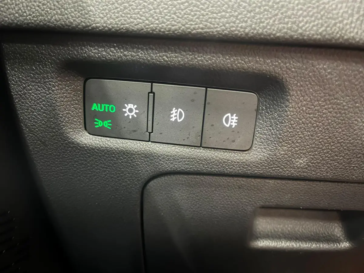 1.0 e-TSI Business Edition Trekhaak Airco ECC Navi Wireless Carplay PDC VA Full LED Virtual Cockpit Cruise Control