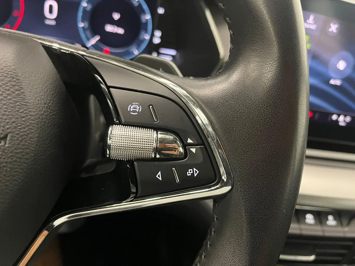 1.0 e-TSI Business Edition Trekhaak Airco ECC Navi Wireless Carplay PDC VA Full LED Virtual Cockpit Cruise Control