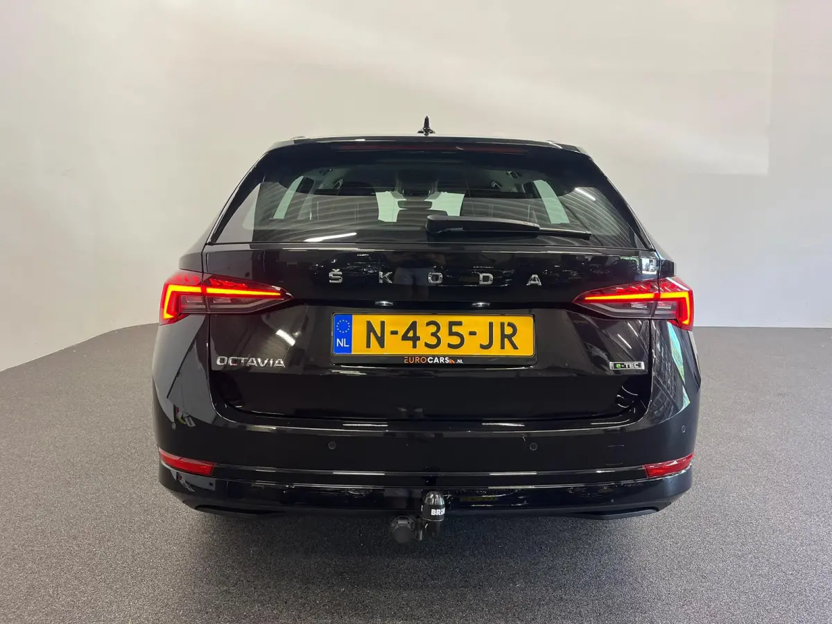 1.0 e-TSI Business Edition Trekhaak Airco ECC Navi Wireless Carplay PDC VA Full LED Virtual Cockpit Cruise Control