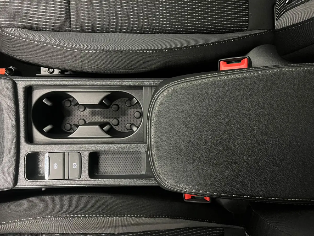 1.0 e-TSI Business Edition Trekhaak Airco ECC Navi Wireless Carplay PDC VA Full LED Virtual Cockpit Cruise Control