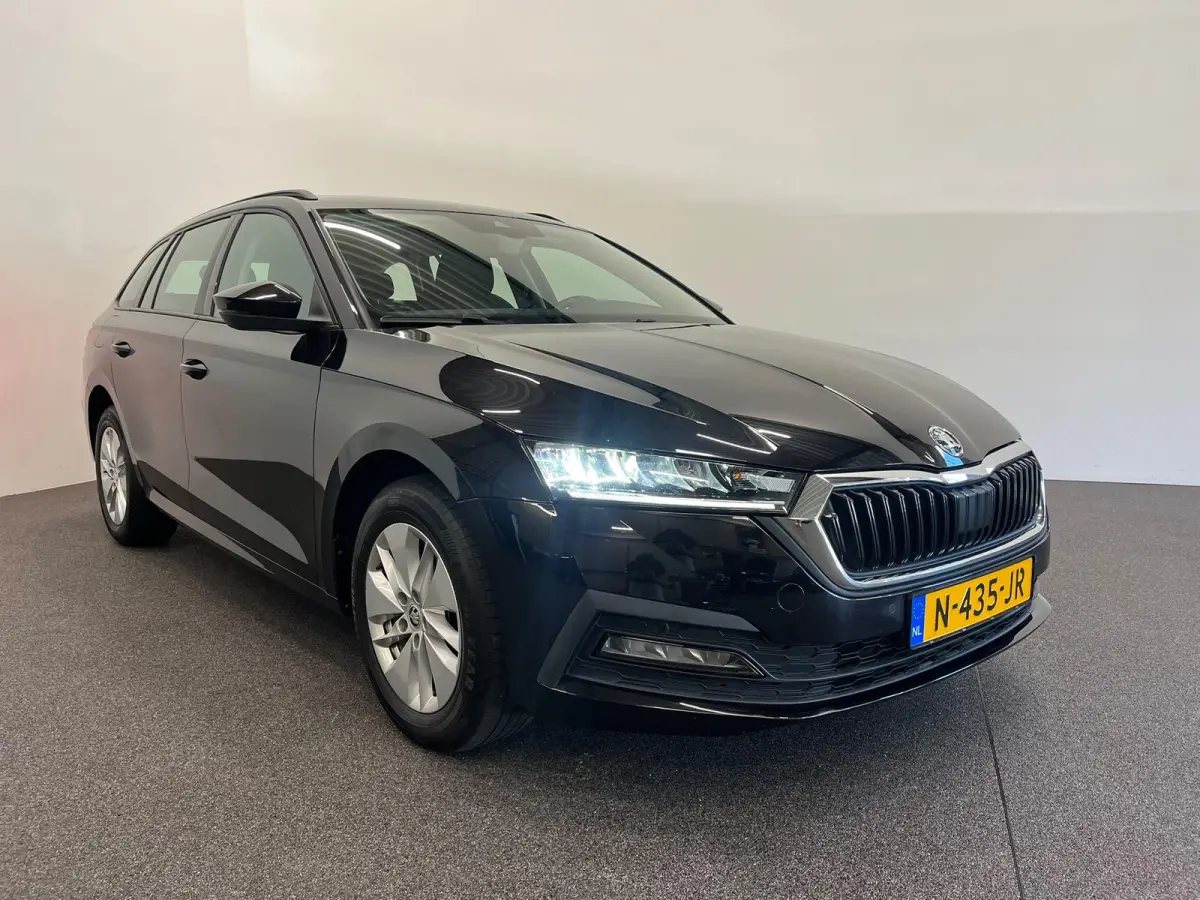 1.0 e-TSI Business Edition Trekhaak Airco ECC Navi Wireless Carplay PDC VA Full LED Virtual Cockpit Cruise Control