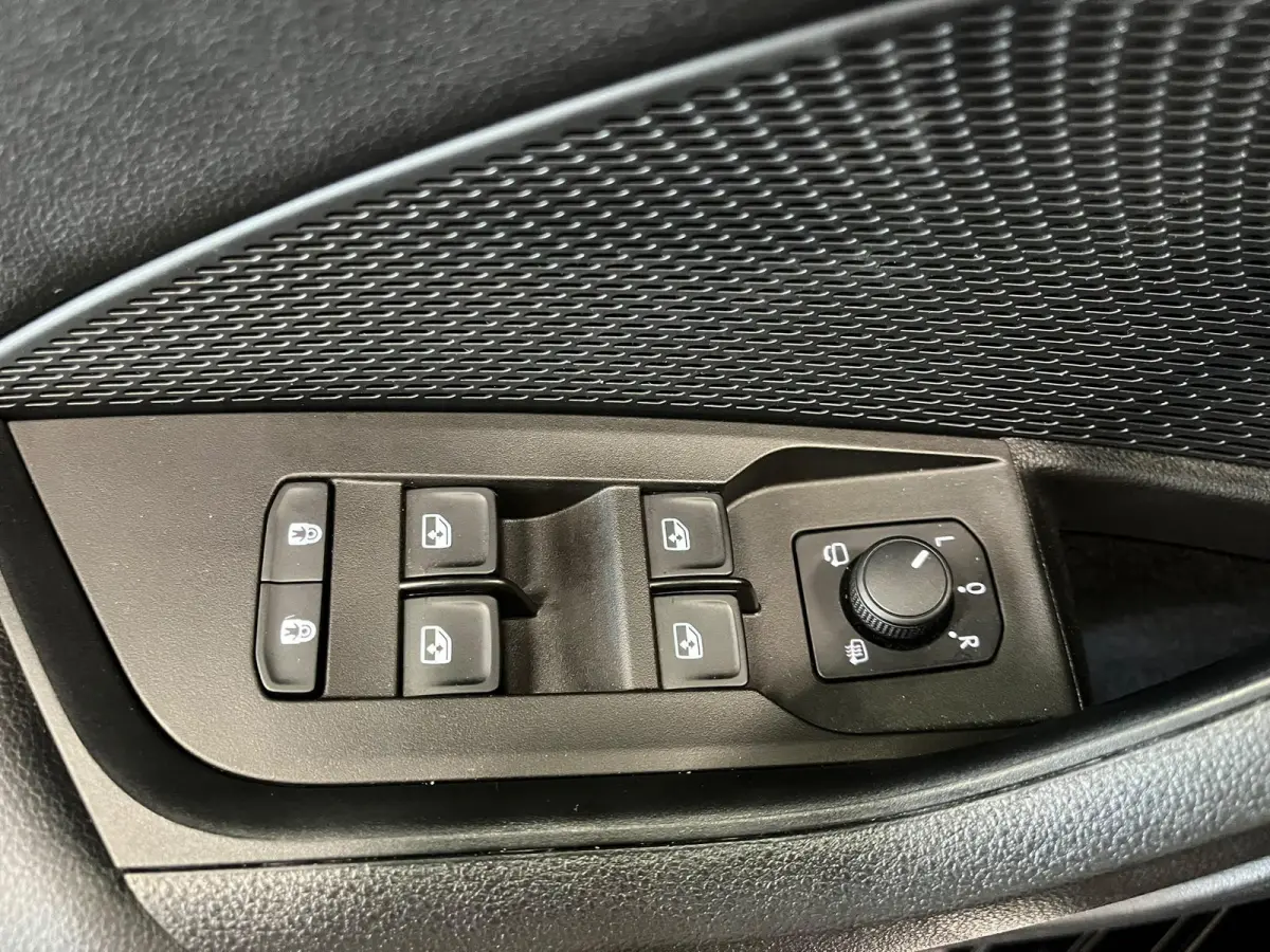 1.0 e-TSI Business Edition Trekhaak Airco ECC Navi Wireless Carplay PDC VA Full LED Virtual Cockpit Cruise Control