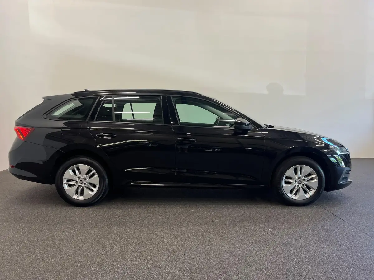 1.0 e-TSI Business Edition Trekhaak Airco ECC Navi Wireless Carplay PDC VA Full LED Virtual Cockpit Cruise Control