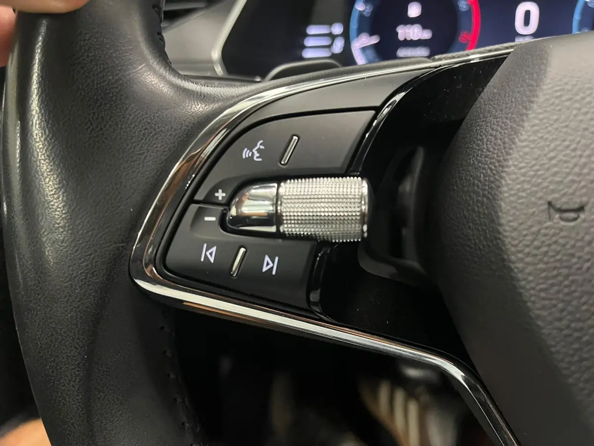 1.0 e-TSI Business Edition Trekhaak Airco ECC Navi Wireless Carplay PDC VA Full LED Virtual Cockpit Cruise Control