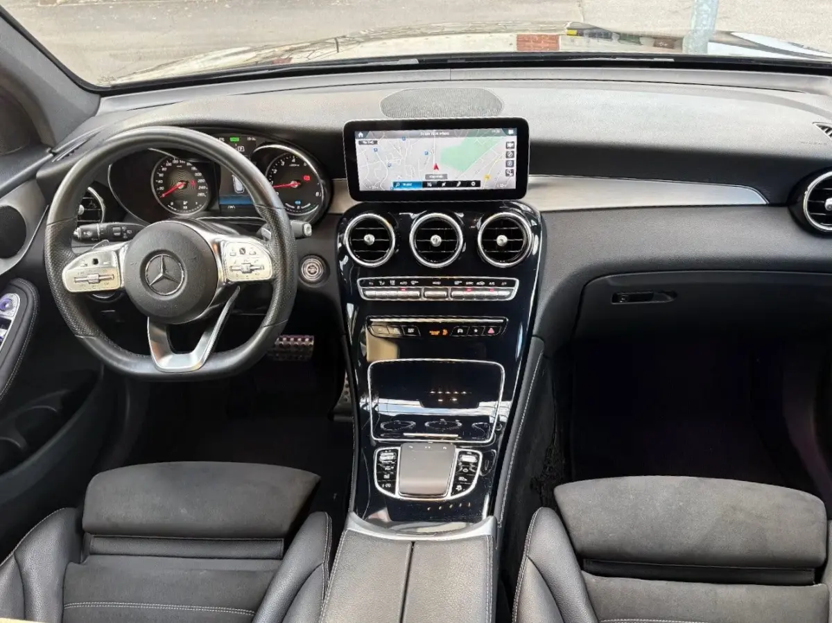 200 4M AMG ** LED, MBUX+, PRIVACY, SPIEGEL- PACK, 19-inch LMV, DODE HOEK ** UNFALLFREI - VOL. MB-ONDERH. ** ** INFORMEER OOK NAAR ONZE AANTREKKELIJKE FINANCIAL-LEASE TARIEVEN **