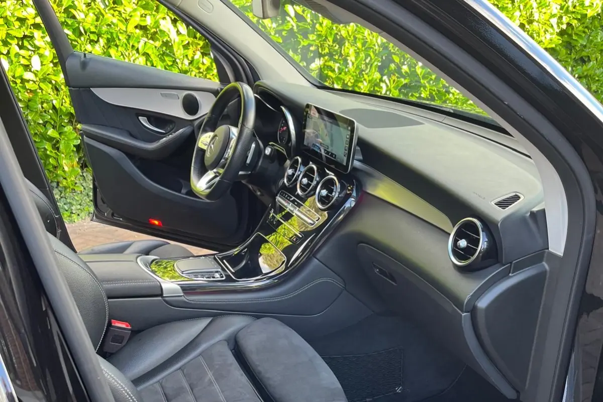 200 4M AMG ** LED, MBUX+, PRIVACY, SPIEGEL- PACK, 19-inch LMV, DODE HOEK ** UNFALLFREI - VOL. MB-ONDERH. ** ** INFORMEER OOK NAAR ONZE AANTREKKELIJKE FINANCIAL-LEASE TARIEVEN **