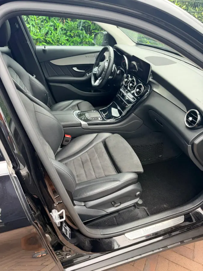 200 4M AMG ** LED, MBUX+, PRIVACY, SPIEGEL- PACK, 19-inch LMV, DODE HOEK ** UNFALLFREI - VOL. MB-ONDERH. ** ** INFORMEER OOK NAAR ONZE AANTREKKELIJKE FINANCIAL-LEASE TARIEVEN **