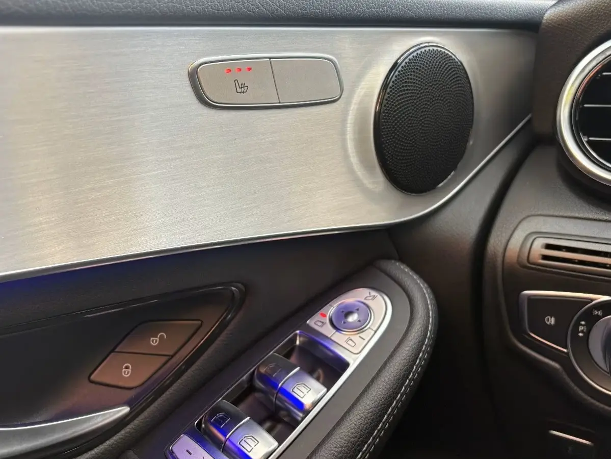200 4M AMG ** LED, MBUX+, PRIVACY, SPIEGEL- PACK, 19-inch LMV, DODE HOEK ** UNFALLFREI - VOL. MB-ONDERH. ** ** INFORMEER OOK NAAR ONZE AANTREKKELIJKE FINANCIAL-LEASE TARIEVEN **