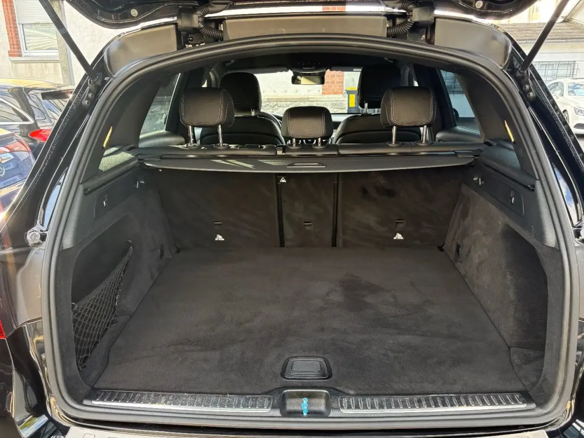 200 4M AMG ** LED, MBUX+, PRIVACY, SPIEGEL- PACK, 19-inch LMV, DODE HOEK ** UNFALLFREI - VOL. MB-ONDERH. ** ** INFORMEER OOK NAAR ONZE AANTREKKELIJKE FINANCIAL-LEASE TARIEVEN **