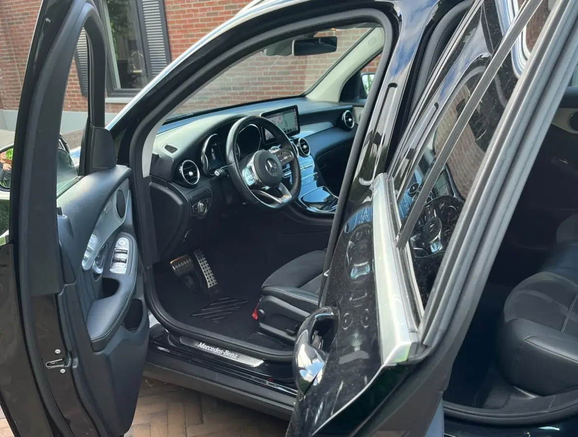 200 4M AMG ** LED, MBUX+, PRIVACY, SPIEGEL- PACK, 19-inch LMV, DODE HOEK ** UNFALLFREI - VOL. MB-ONDERH. ** ** INFORMEER OOK NAAR ONZE AANTREKKELIJKE FINANCIAL-LEASE TARIEVEN **