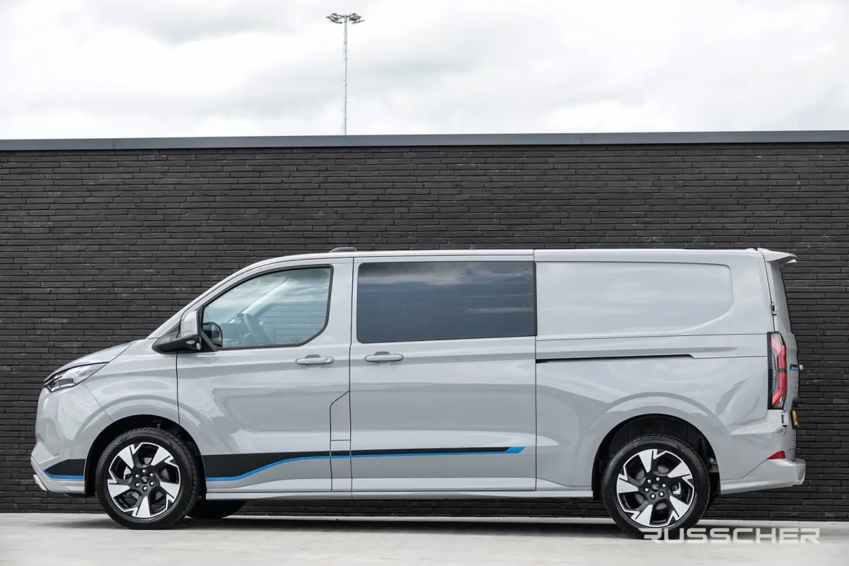 E-Transit L2H1 218Pk Aut. | | Nieuwe 71kWh Accu | 5-Persoons | Elektrisch | Sport 320 | 360° Camera | 19''