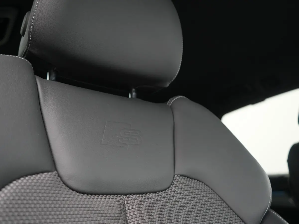 50 TFSI e S Line PHEV 300pk Dealer O.H. | Matrix LED | 360 Camera | Bang & Olufsen Audio | Sfeerverlichting | Keyless | Elektrische Sportstoelen Verwarmd | Navigatie | DAB | Cruise Control |