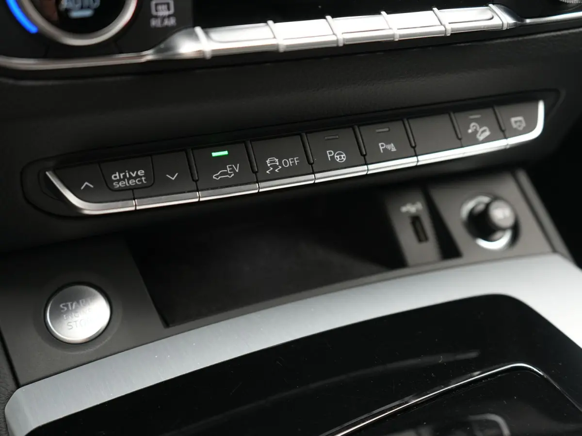 50 TFSI e S Line PHEV 300pk Dealer O.H. | Matrix LED | 360 Camera | Bang & Olufsen Audio | Sfeerverlichting | Keyless | Elektrische Sportstoelen Verwarmd | Navigatie | DAB | Cruise Control |