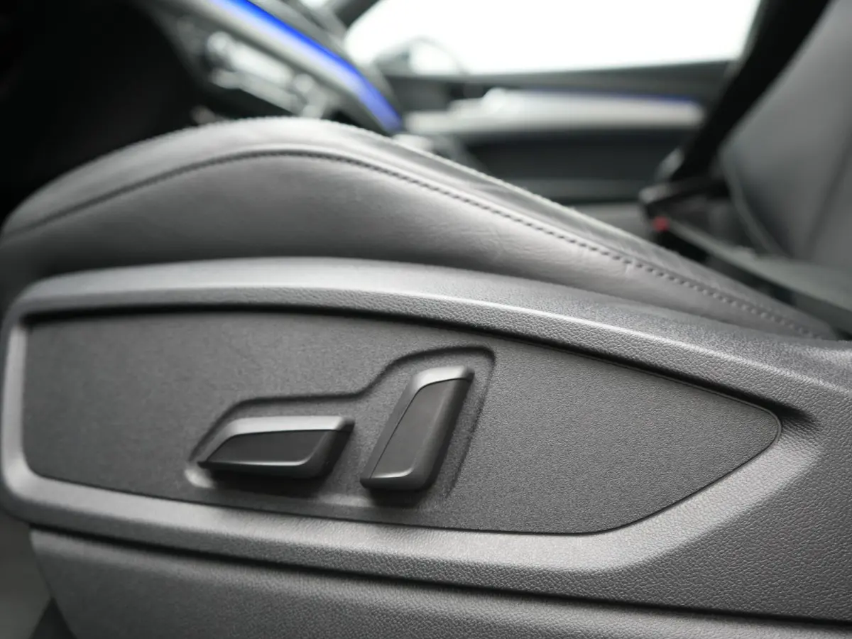 50 TFSI e S Line PHEV 300pk Dealer O.H. | Matrix LED | 360 Camera | Bang & Olufsen Audio | Sfeerverlichting | Keyless | Elektrische Sportstoelen Verwarmd | Navigatie | DAB | Cruise Control |