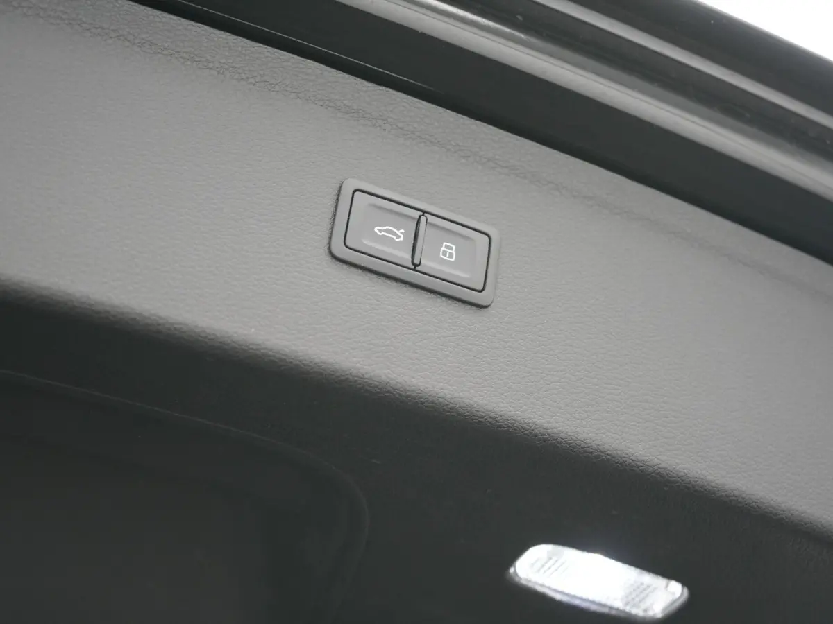 50 TFSI e S Line PHEV 300pk Dealer O.H. | Matrix LED | 360 Camera | Bang & Olufsen Audio | Sfeerverlichting | Keyless | Elektrische Sportstoelen Verwarmd | Navigatie | DAB | Cruise Control |