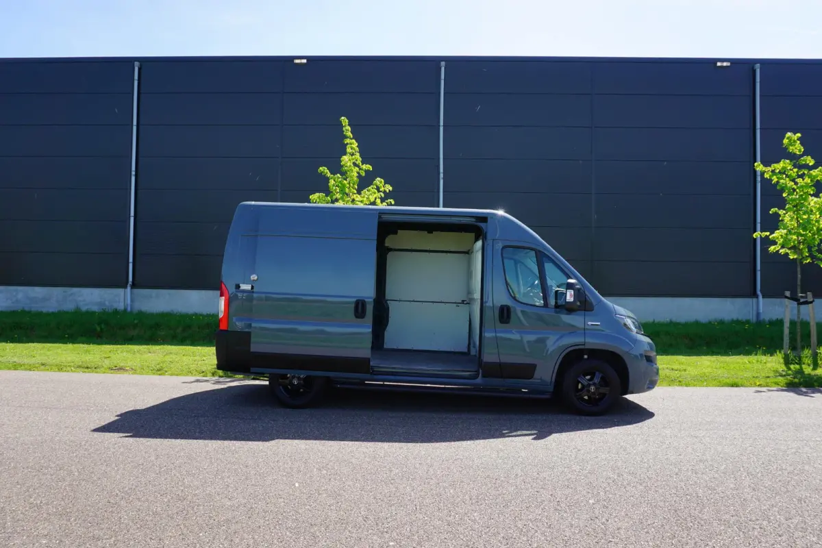 35 2.2 MultiJet L2H2 Nieuw dashboard |140 pk |Topstaat |BPM voordeel |Lanzarotte grijs |Trekhaak |Digitaal dashboard |10" navigatiesysteem |Carplay |Digitale achteruitkijkspiegel