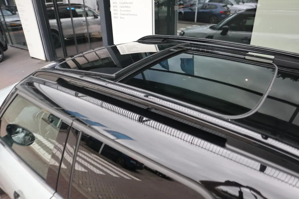 Cooper S | Leder | Achteruitrijcamera | Comfort Acces | Harman Kardon | Panoramadak | Head-Up Display | Adaptive Cruise Control