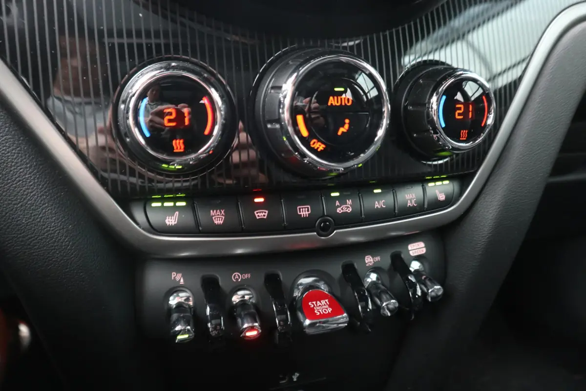 Cooper S | Leder | Achteruitrijcamera | Comfort Acces | Harman Kardon | Panoramadak | Head-Up Display | Adaptive Cruise Control