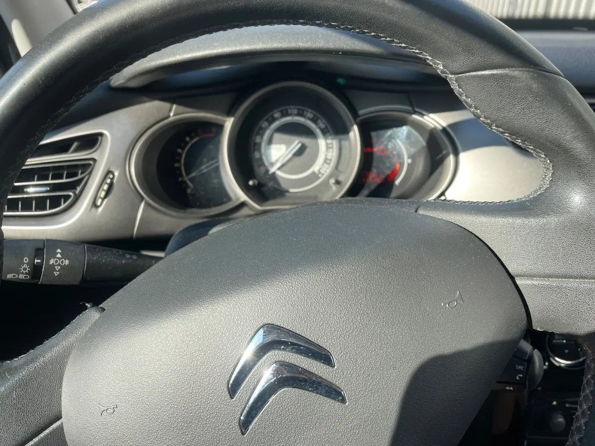 1.6 BlueHDi Feel Edition